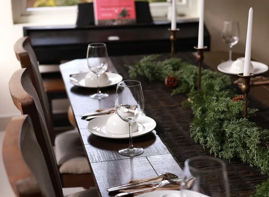 Christmas Dining Table Decor: 16 Simple, Elegant Setups