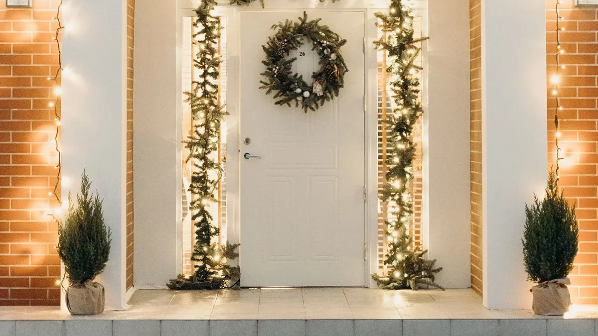 Christmas Front Porch Decor Ideas: 15 Looks, Any Budget