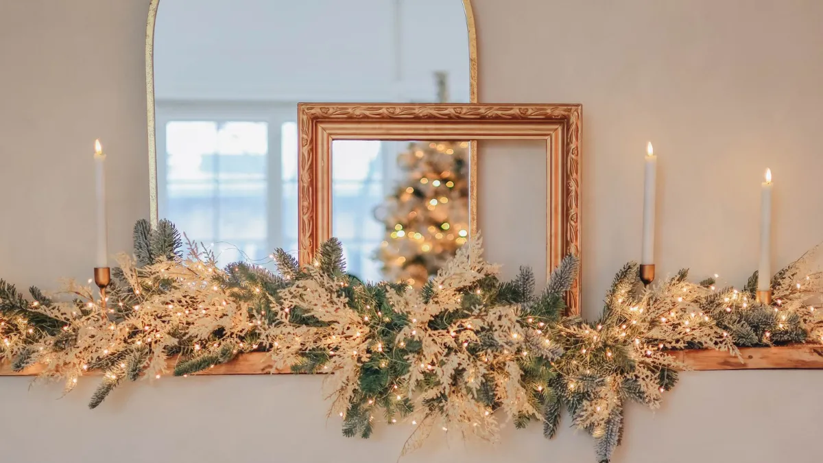 Christmas Mantel Decor Ideas: 18 Looks and a 7-Step Plan
